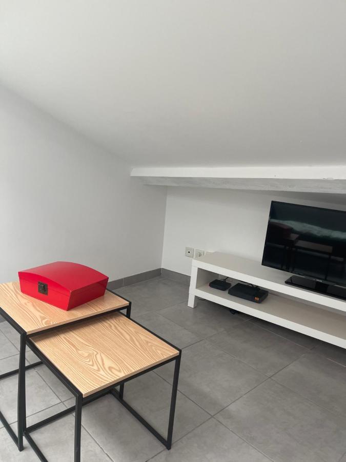 Appartement Climatise Centre-Ville De Narbonne Dans Comble 4 Couchages Exterior photo