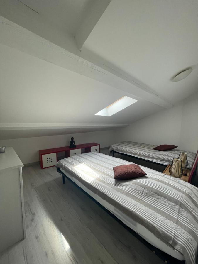 Appartement Climatise Centre-Ville De Narbonne Dans Comble 4 Couchages Exterior photo
